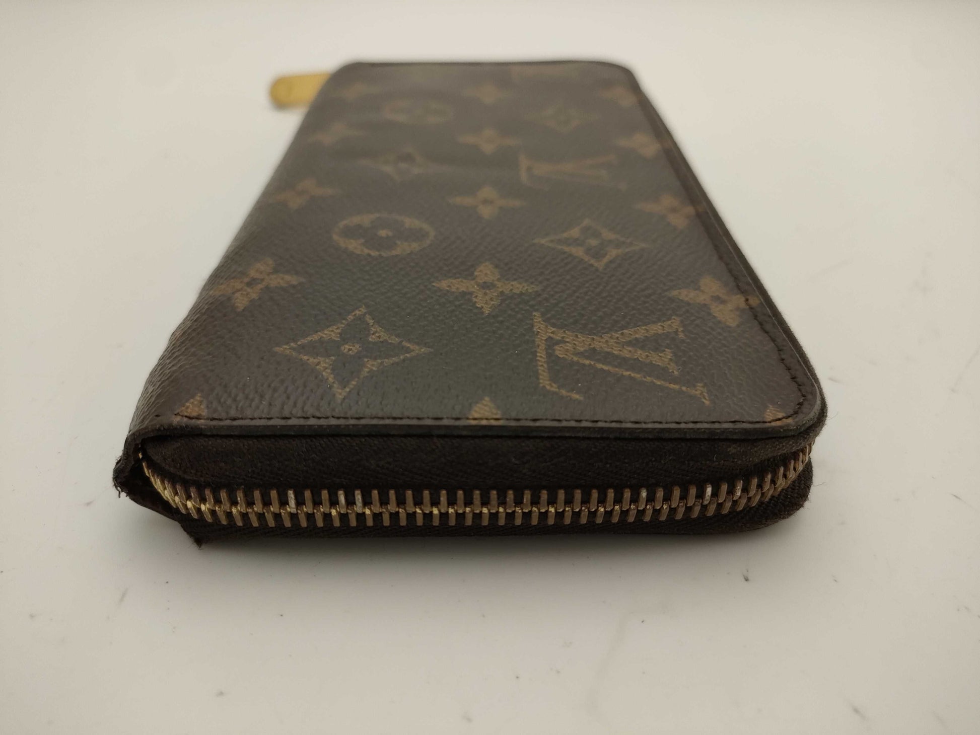 LOUIS VUITTON Monogram Zippy Wallet
