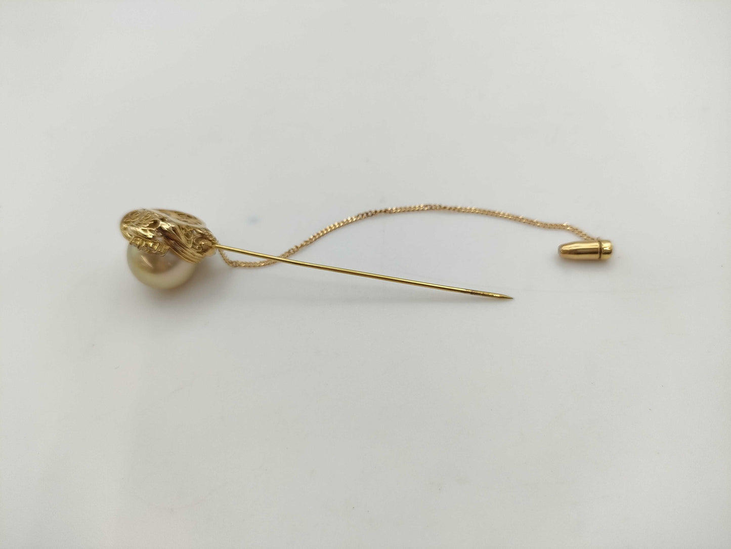 South Sea pearl brooch, approximately 12.9mm diameter, diamond, 18K gold, 8.2g