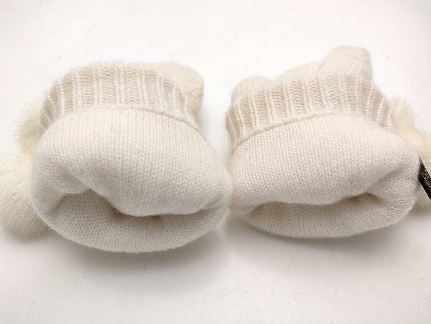 LOUIS VUITTON Gloves and other accessories