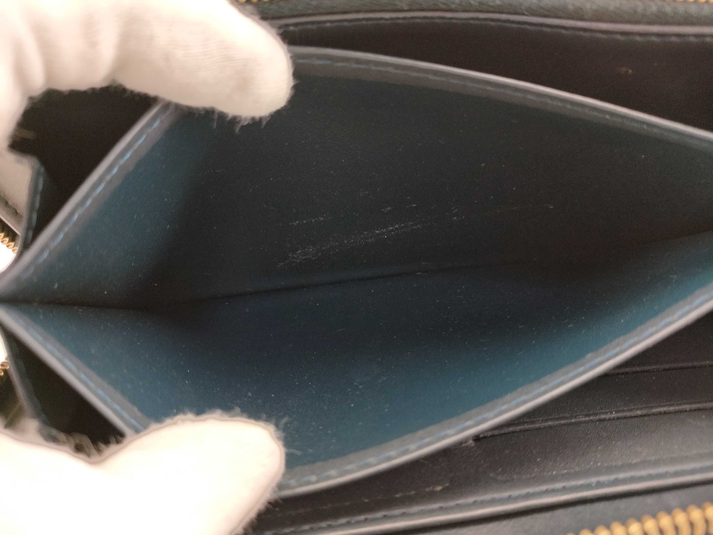 LOUIS VUITTON Vernis Zippy Wallet
