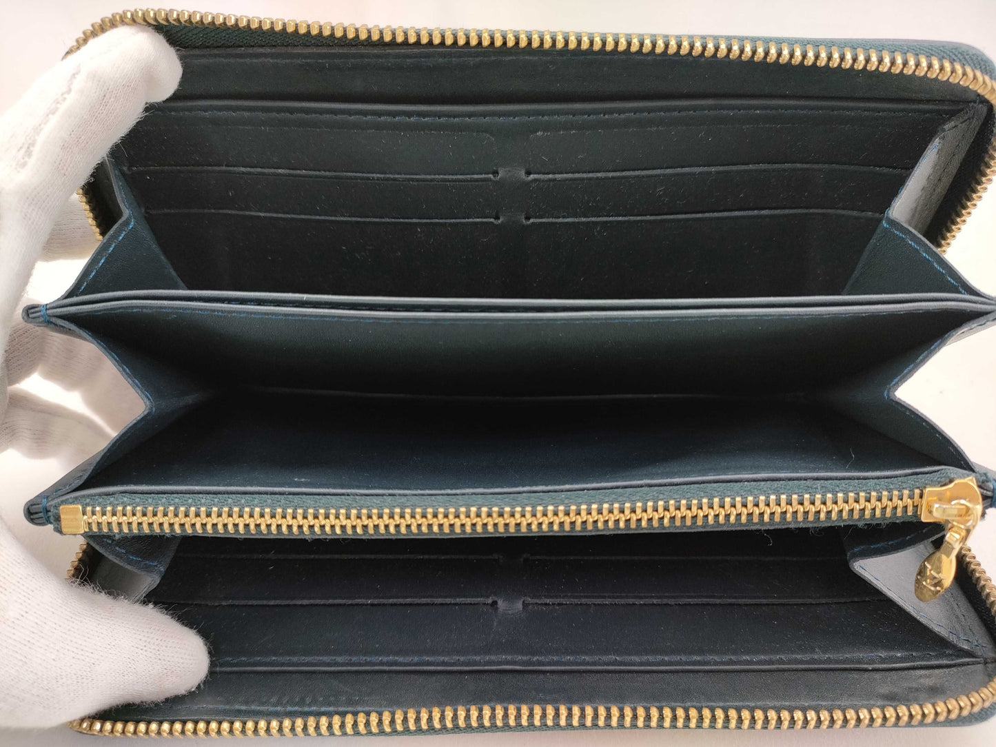 LOUIS VUITTON Vernis Zippy Wallet