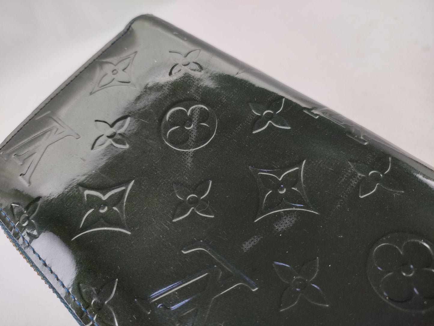 LOUIS VUITTON Vernis Zippy Wallet