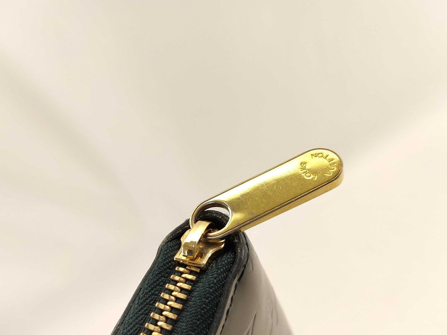 LOUIS VUITTON Vernis Zippy Wallet
