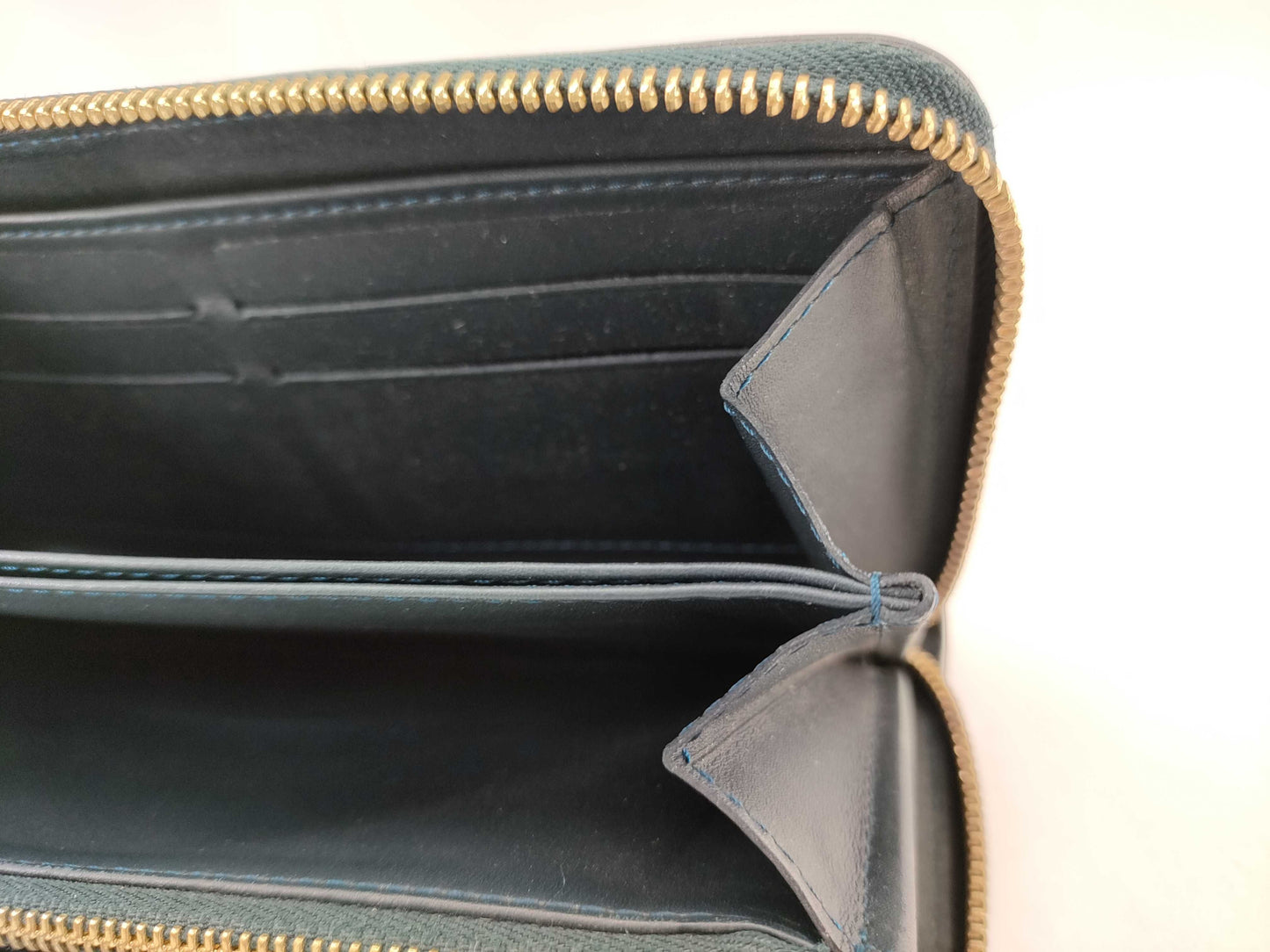 LOUIS VUITTON Vernis Zippy Wallet