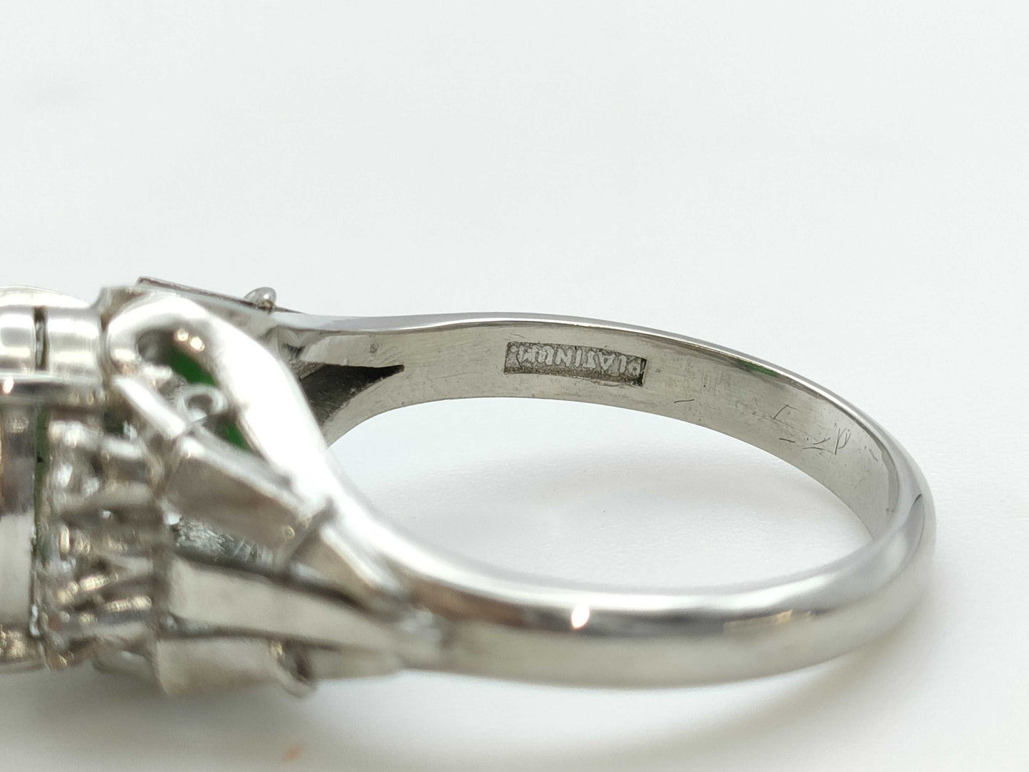 Jade 2.74ct D0.14ct Pm 9.1g Ring