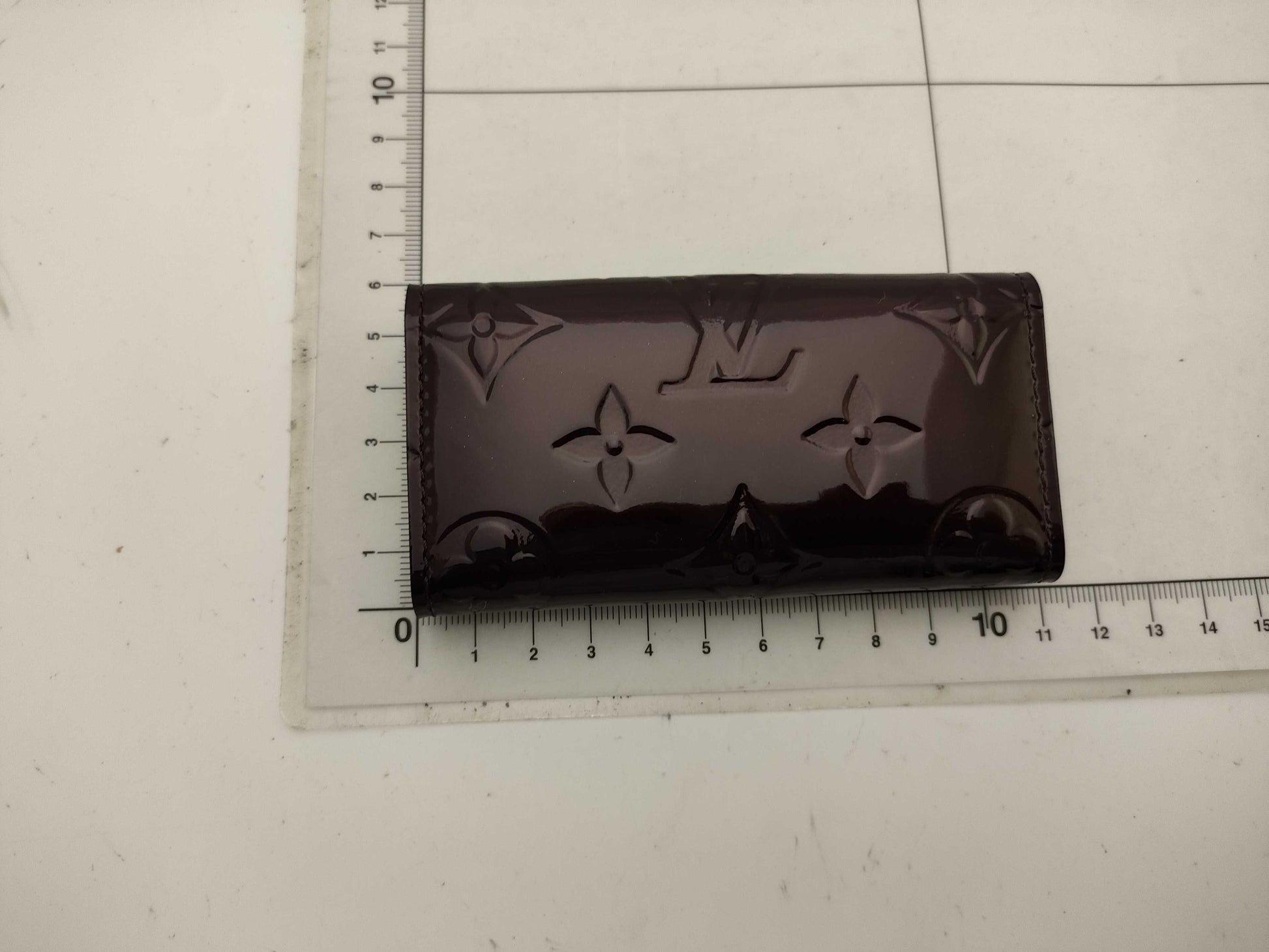 LOUIS VUITTON Vernis Multicle 4 Key Case/Key Holder