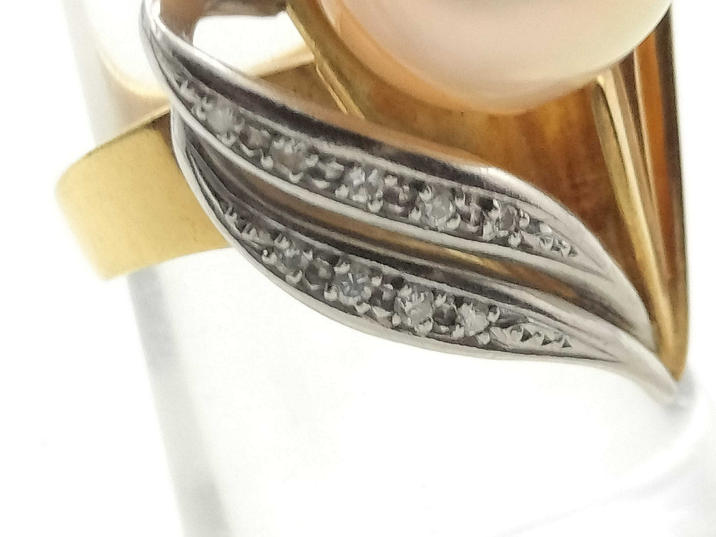Semi-Round South Sea Pearl, Diameter: Approx. 12.6mm, D0.087ct, 15.6g, 18K Gold/Pt900, Ring