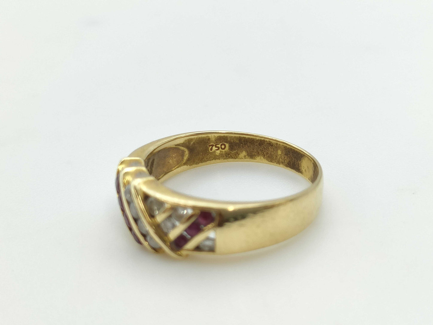 Ruby and Diamond 750 3.4g Ring