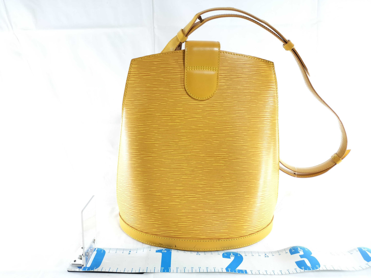 LOUIS VUITTON Epi Cluny Shoulder Bag with Crack