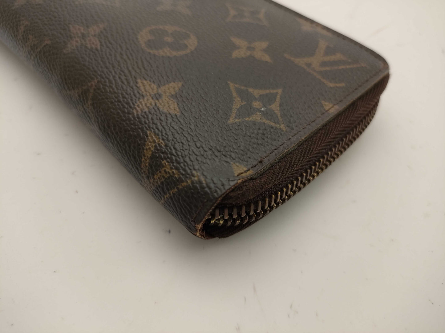 LOUIS VUITTON Monogram Zippy Wallet