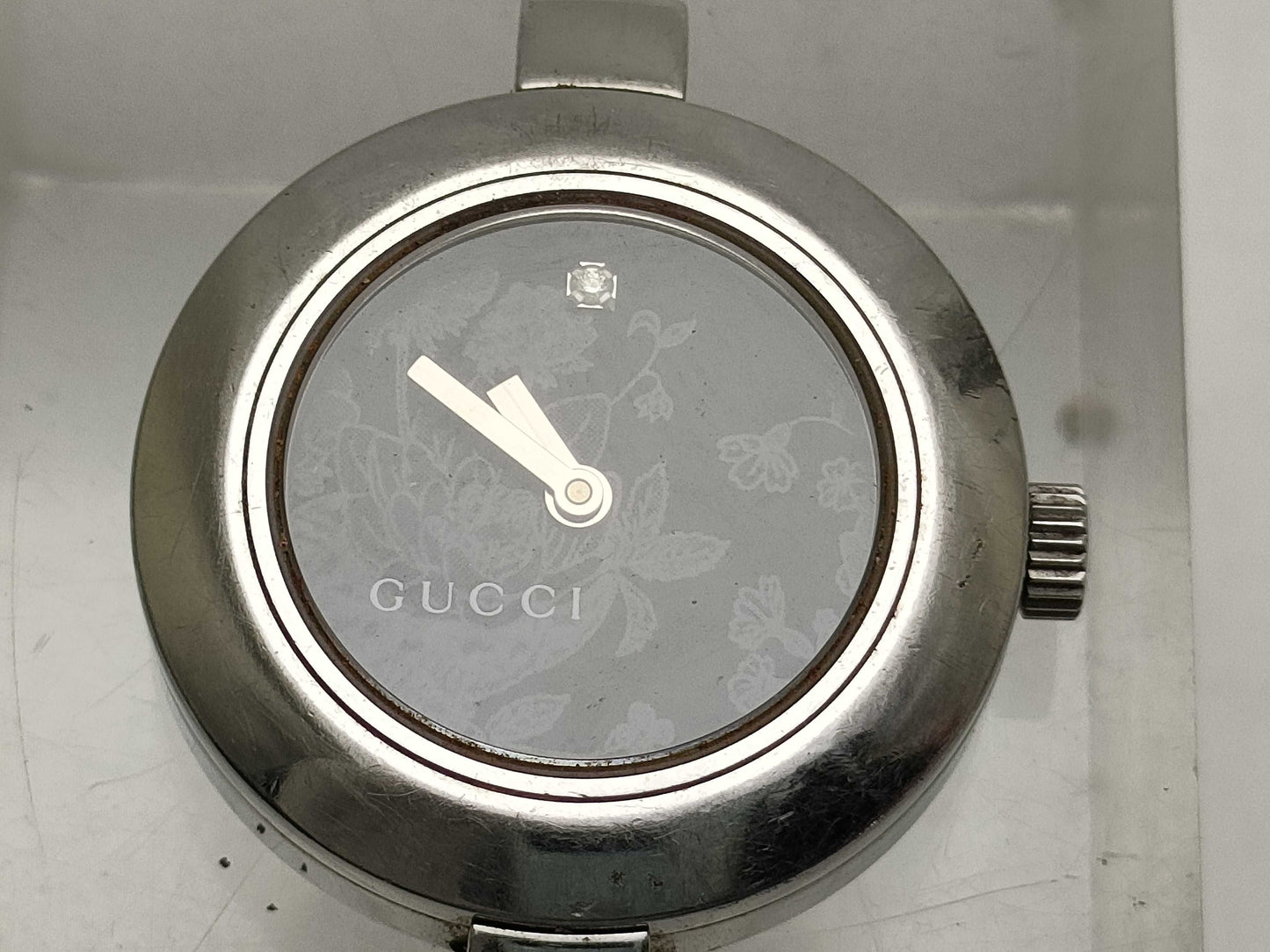 GUCCI 105 Women's Watch with Missing Screws