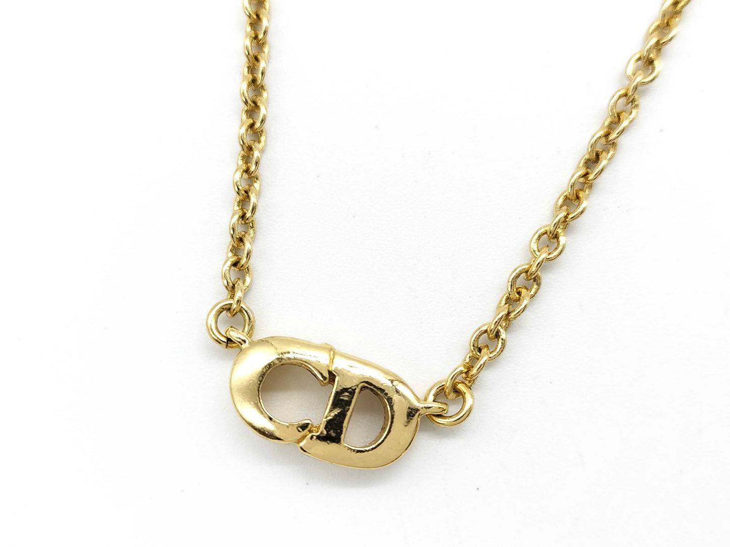 Dior logo necklace necklace