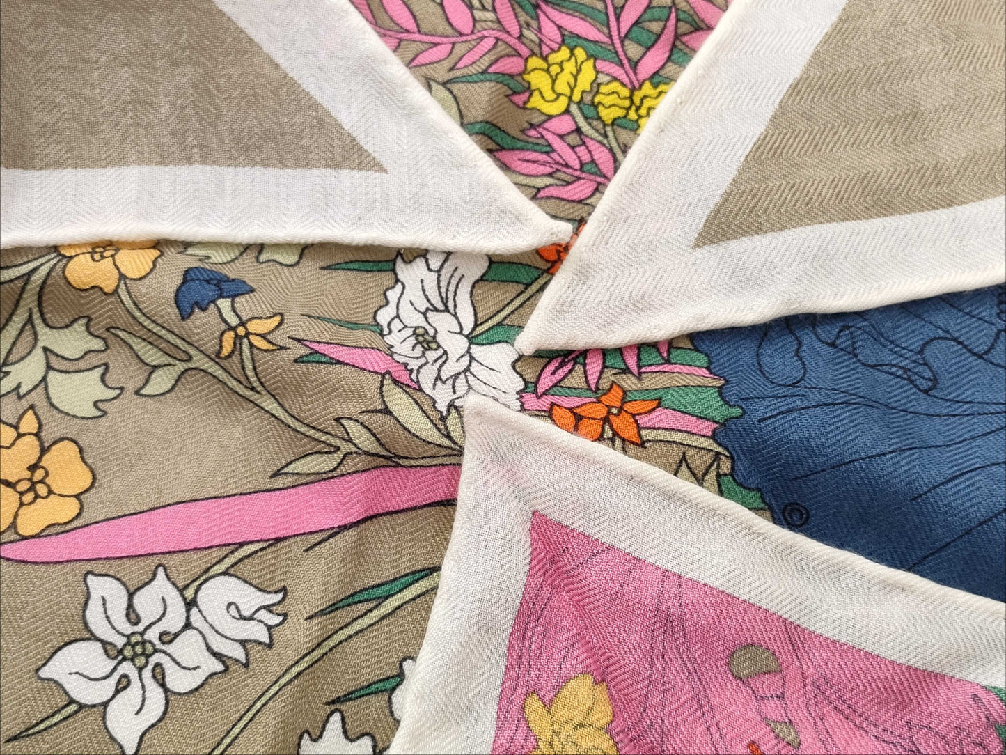 HERMES Triangle Geant Scarf