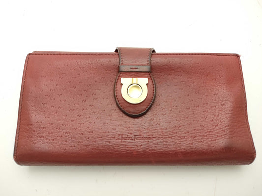 Salvatore Ferragamo Gancini Long Wallet/Red/Center Clasp Wallet