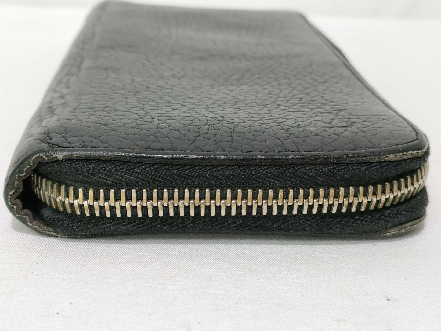 LOUIS VUITTON Taiga Zippy Wallet Vertical Black Wallet