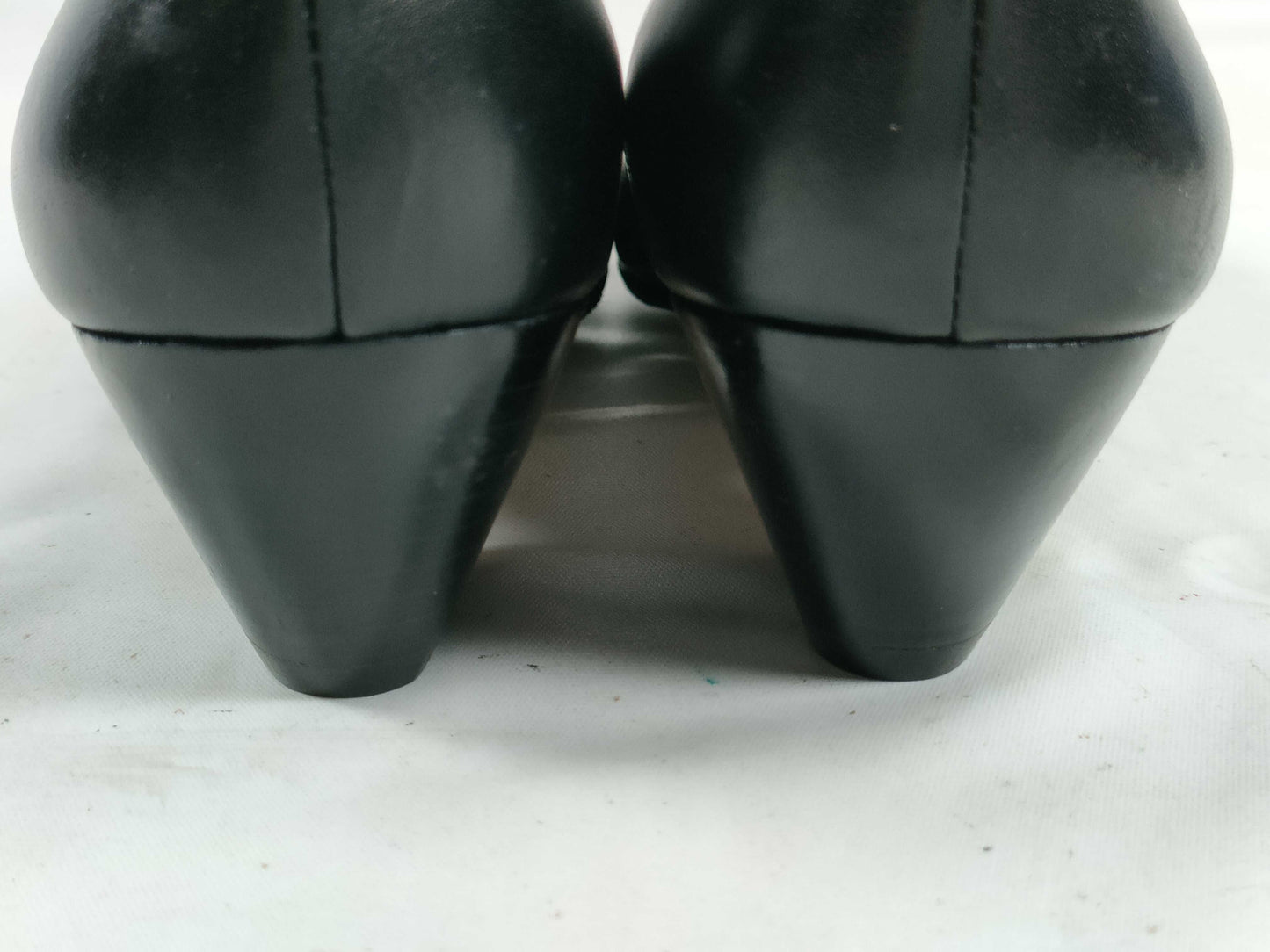 Salvatore Ferragamo logo pumps