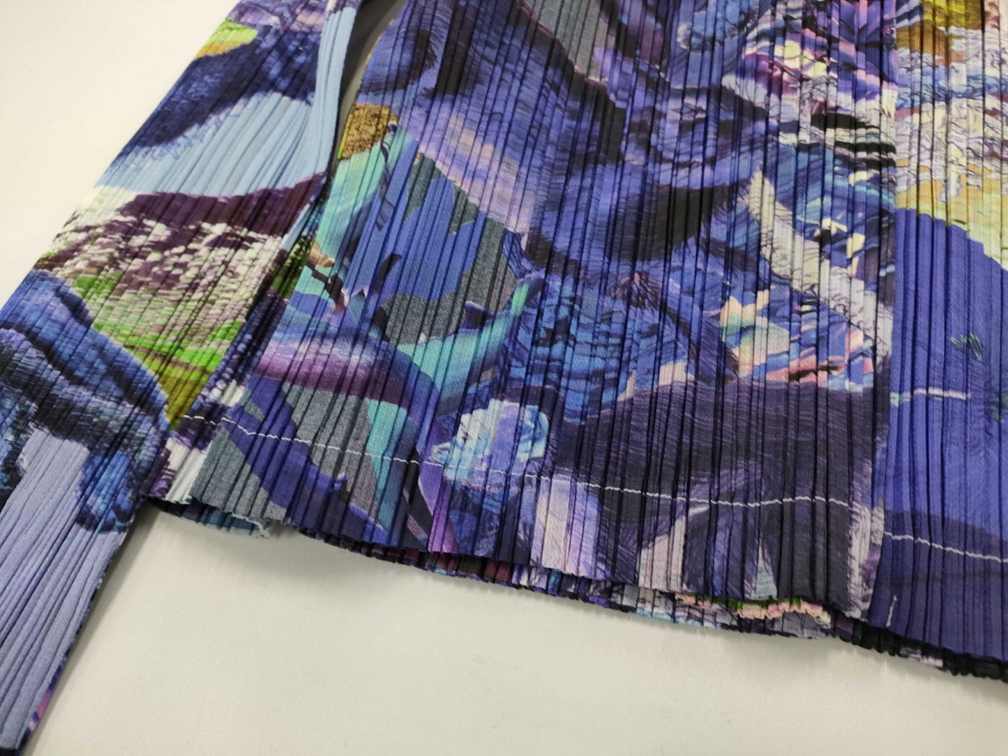 ISSEY MIYAKE Pleats Please all-over print top