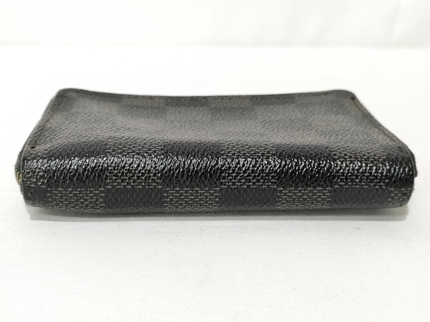 LOUIS VUITTON Damier Zippy Coin Purse with Zipper Closure