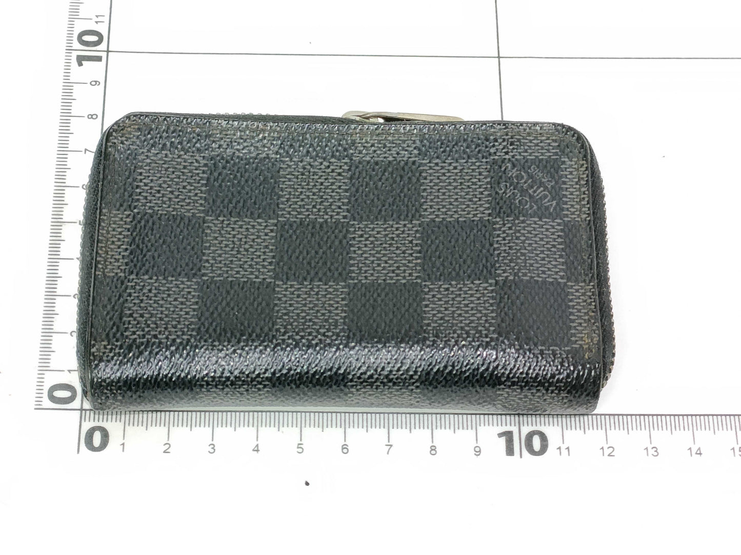 LOUIS VUITTON Damier Zippy Coin Purse with Zipper Closure