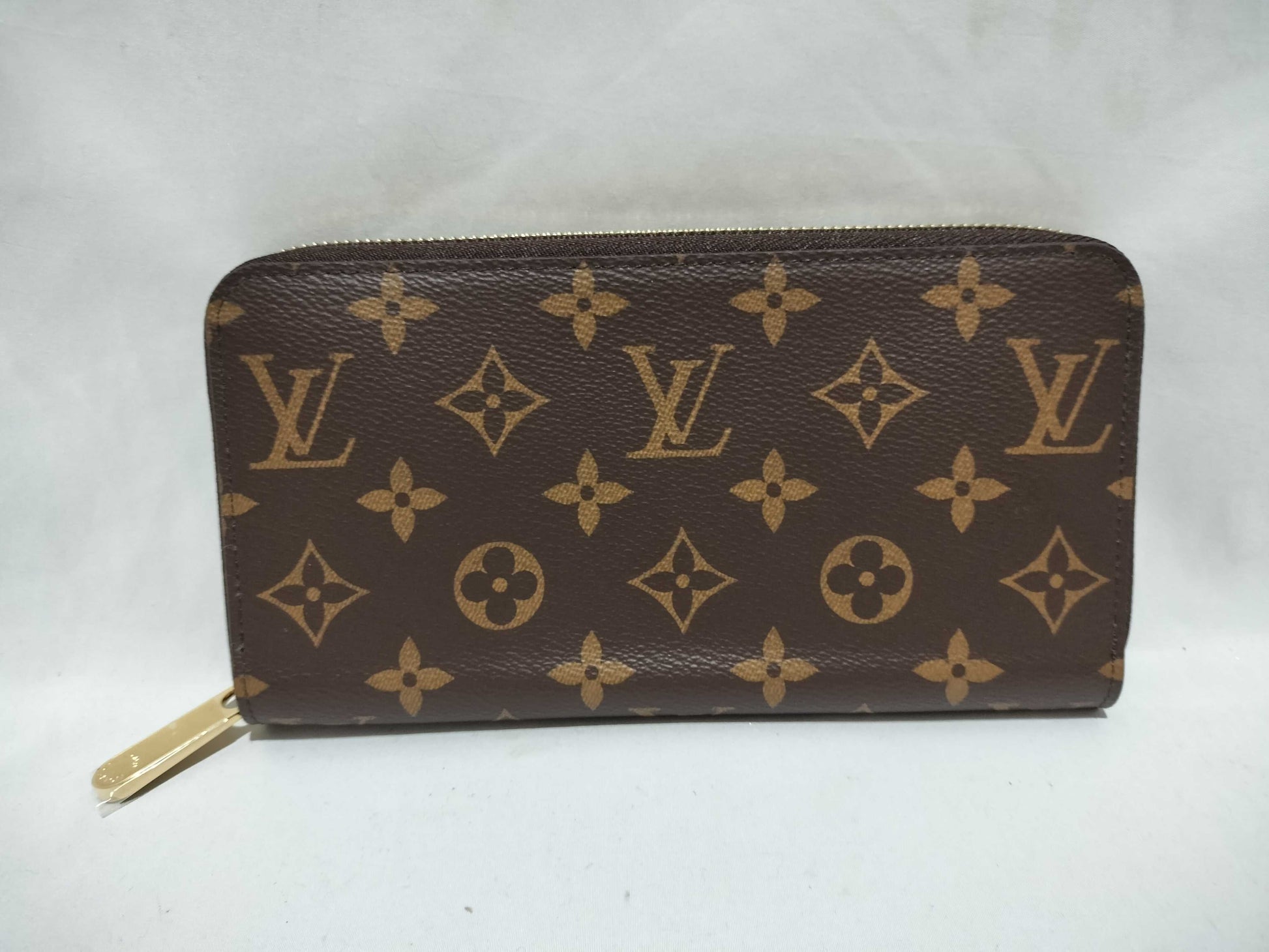 LOUIS VUITTON Monogram Zippy Wallet