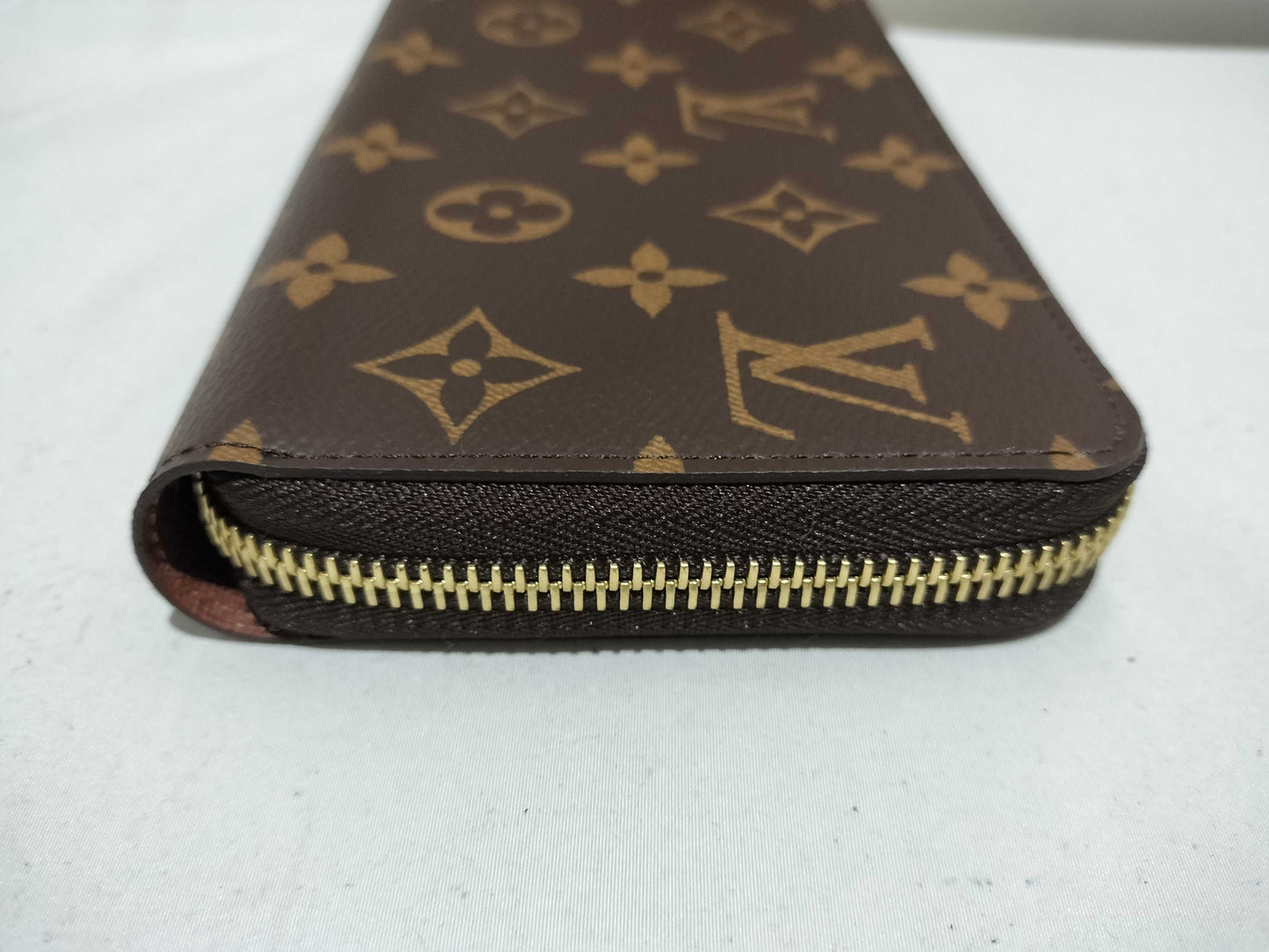 LOUIS VUITTON Monogram Zippy Wallet