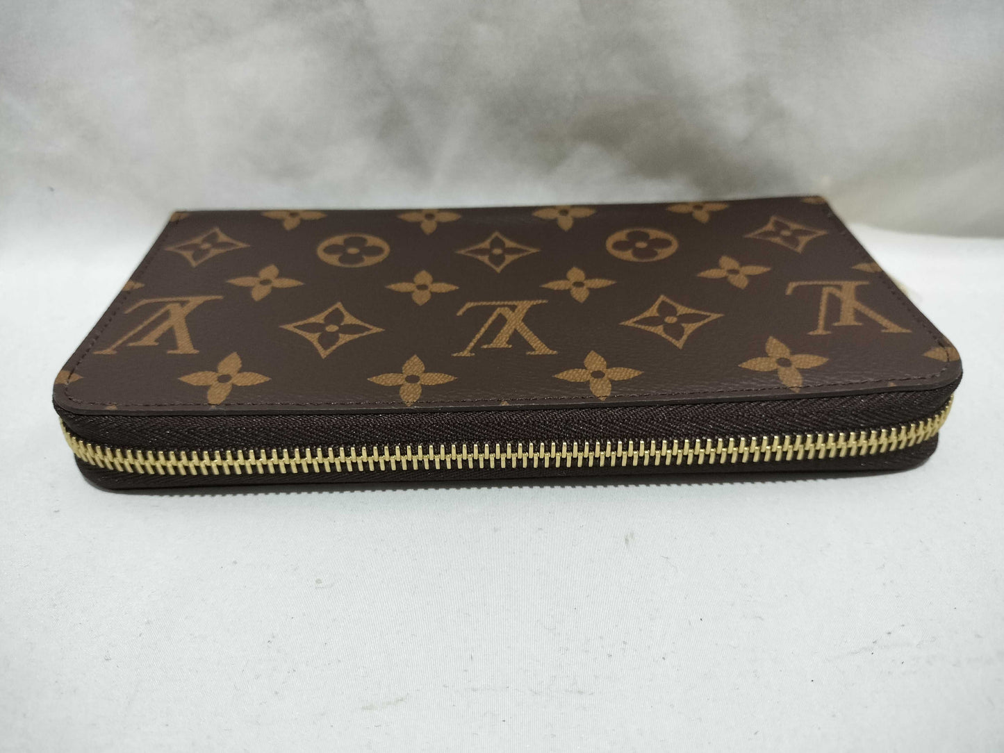 LOUIS VUITTON Monogram Zippy Wallet