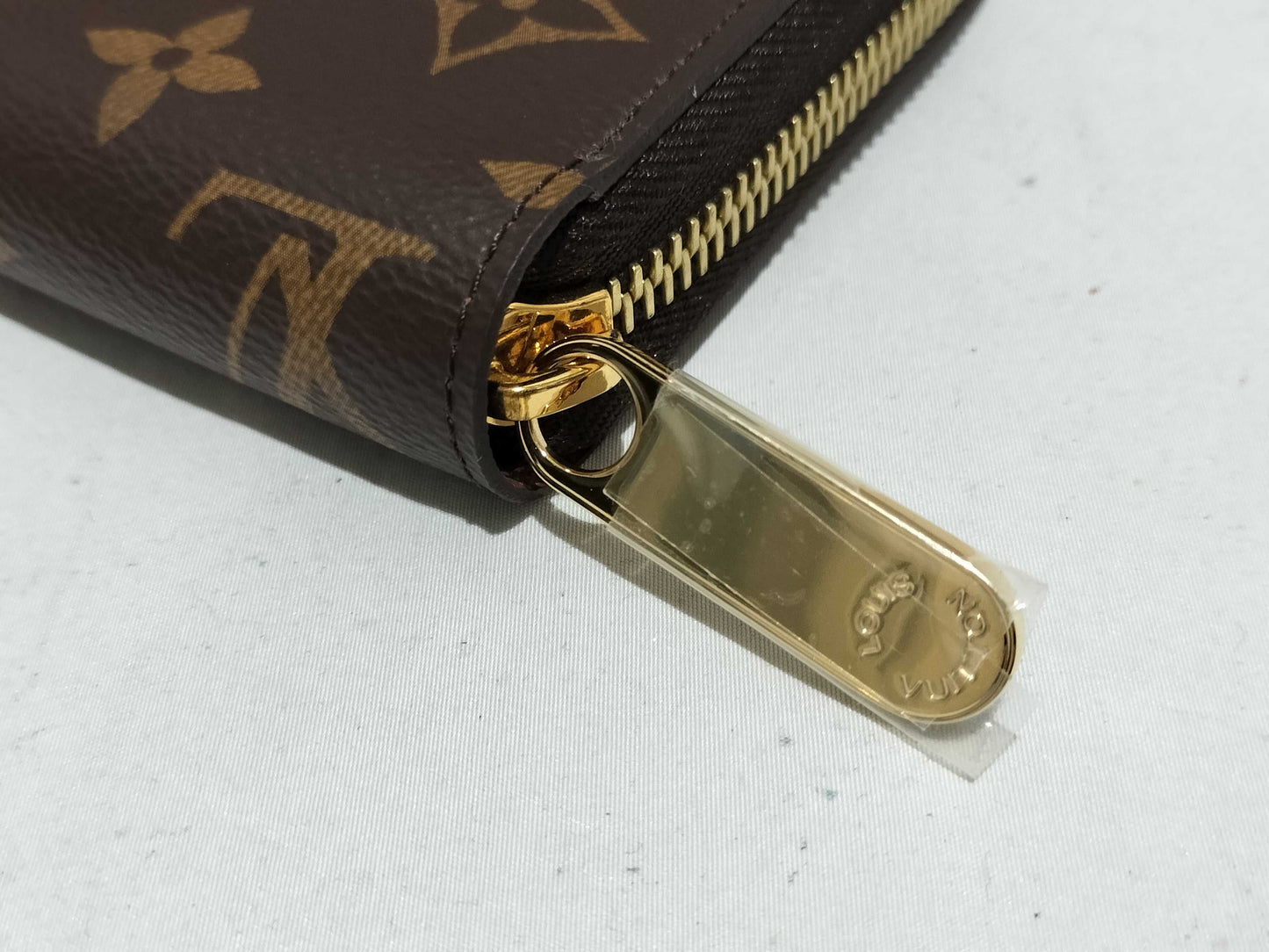 LOUIS VUITTON Monogram Zippy Wallet