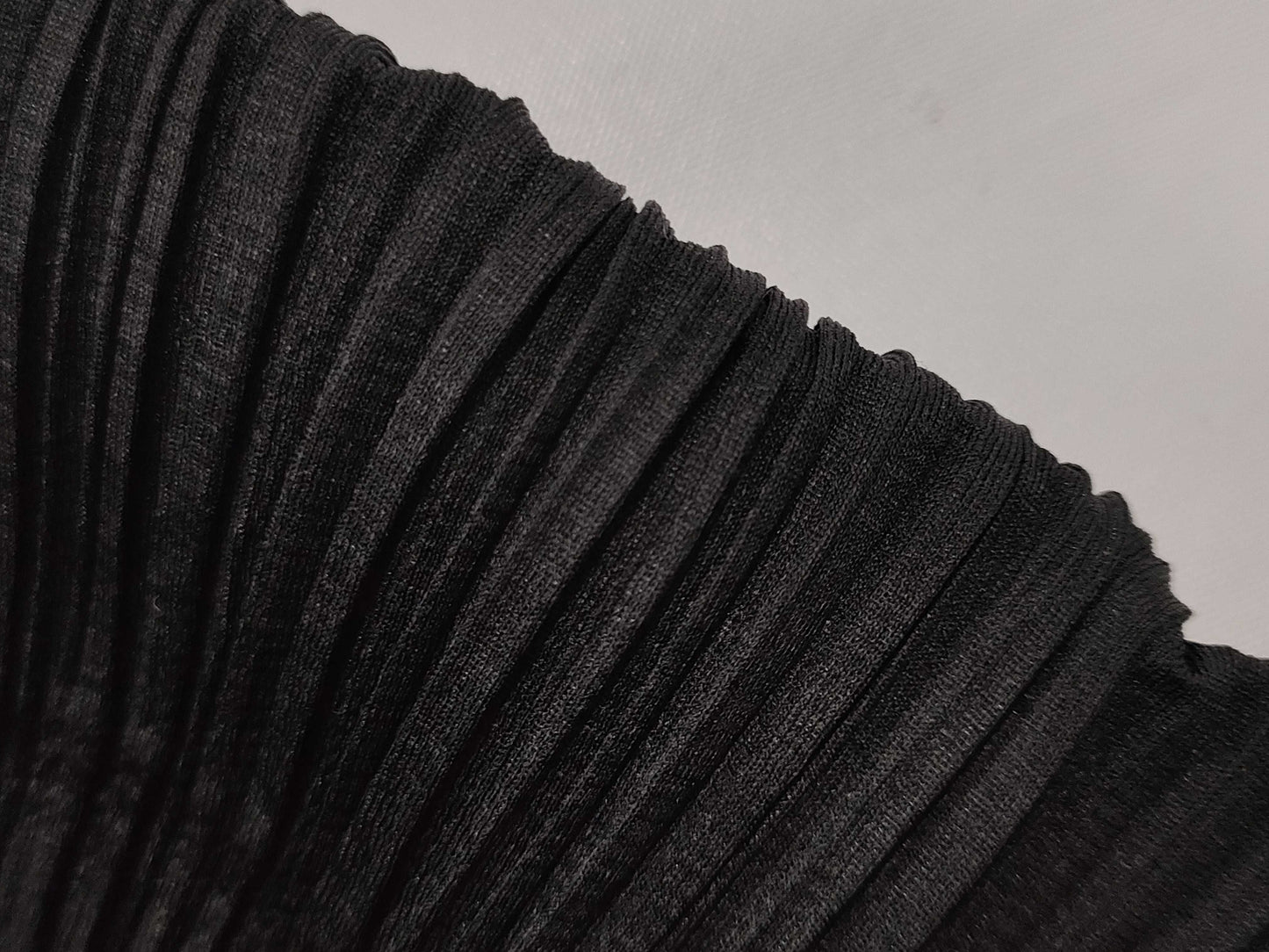 ISSEY MIYAKE Pleats Please Punching Ribbon Motif Top