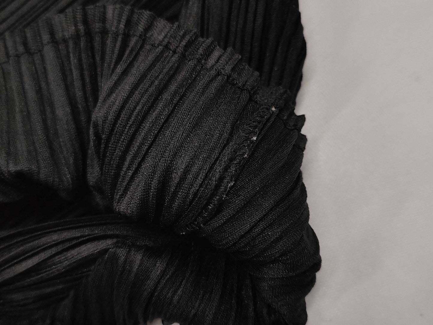 ISSEY MIYAKE Pleats Please Punching Ribbon Motif Top