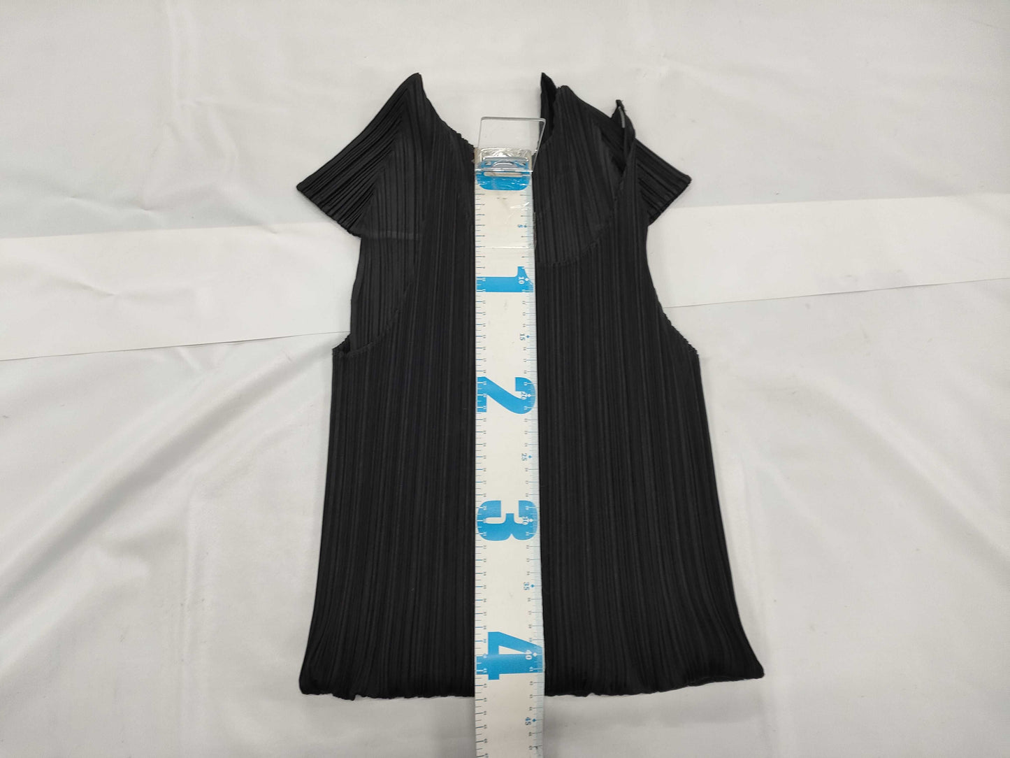 ISSEY MIYAKE Pleats Please Punching Ribbon Motif Top