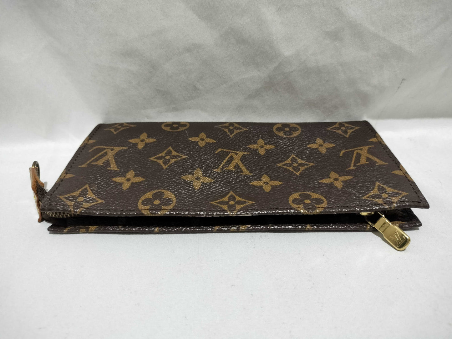 LOUIS VUITTON Monogram Bucket Pouch Pouch