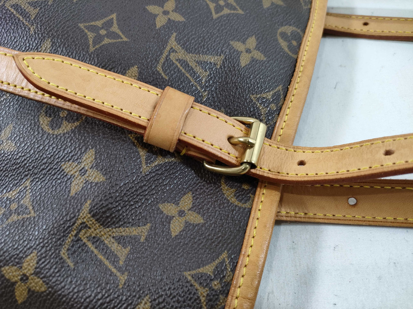 LOUIS VUITTON Monogram Bucket GM Handbag with Pouch