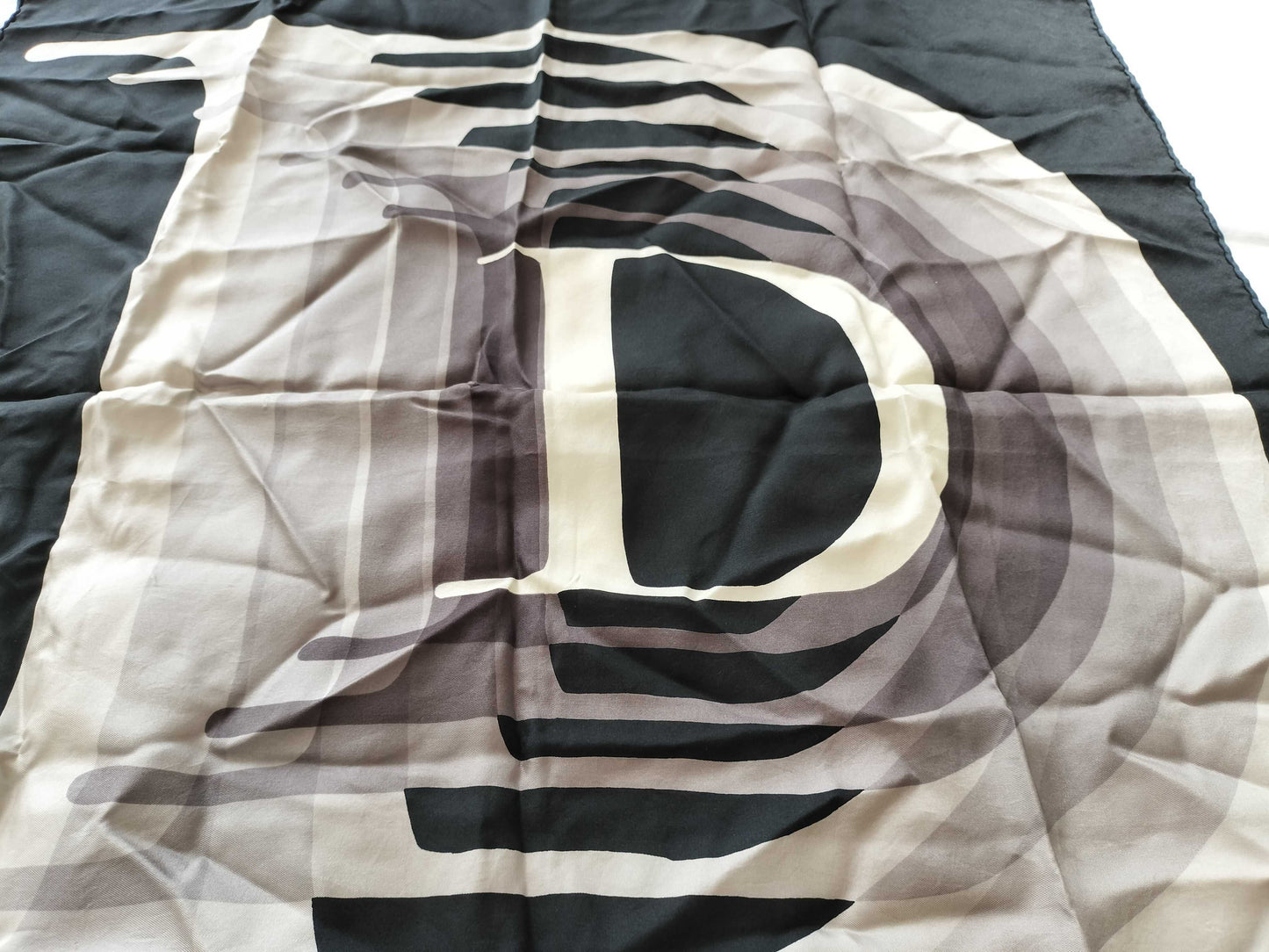 Dior tagless scarf