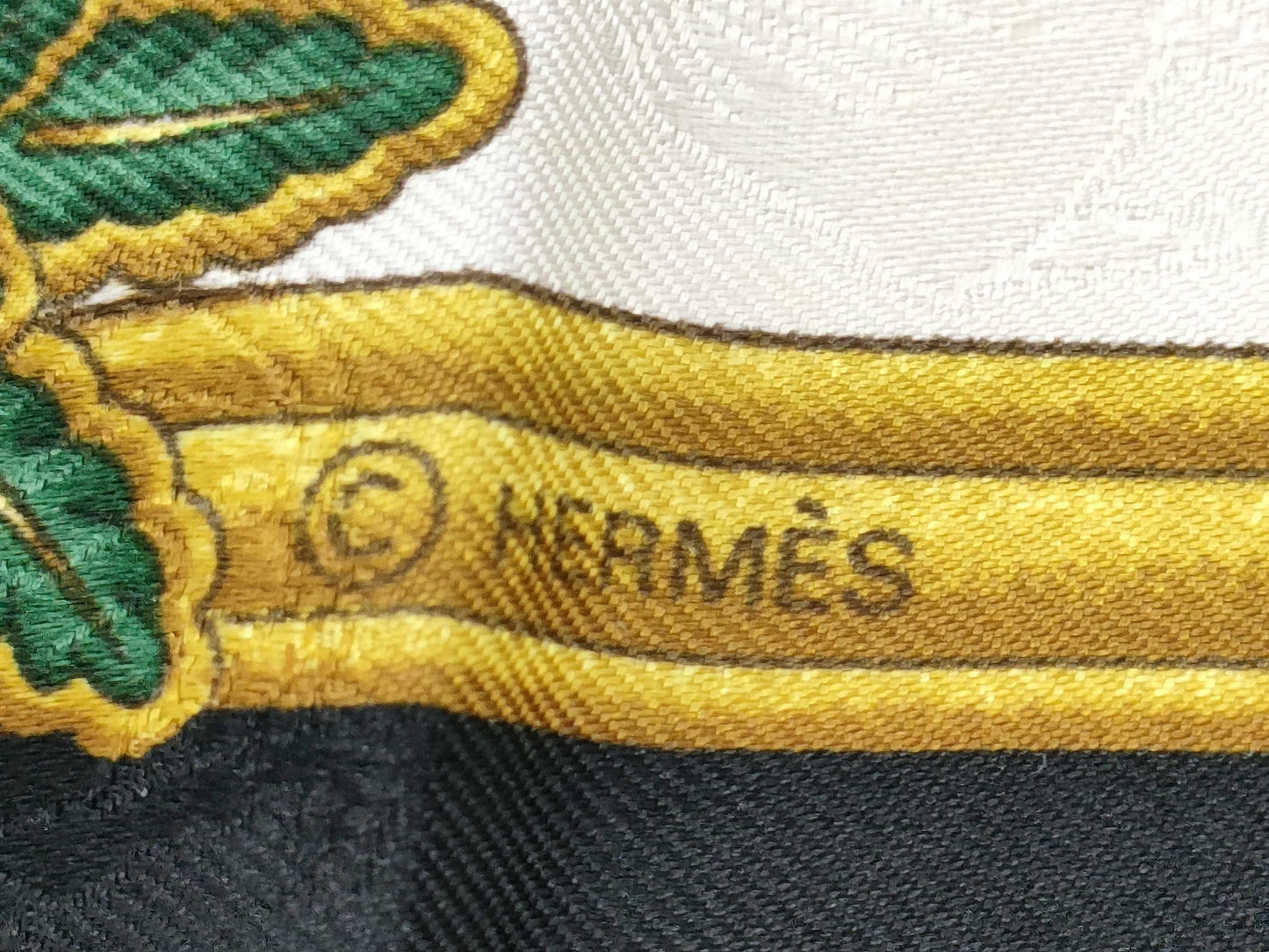 HERMES Carré 90 Joies dHiver Joies dHiver Winter Pleasure Scarf
