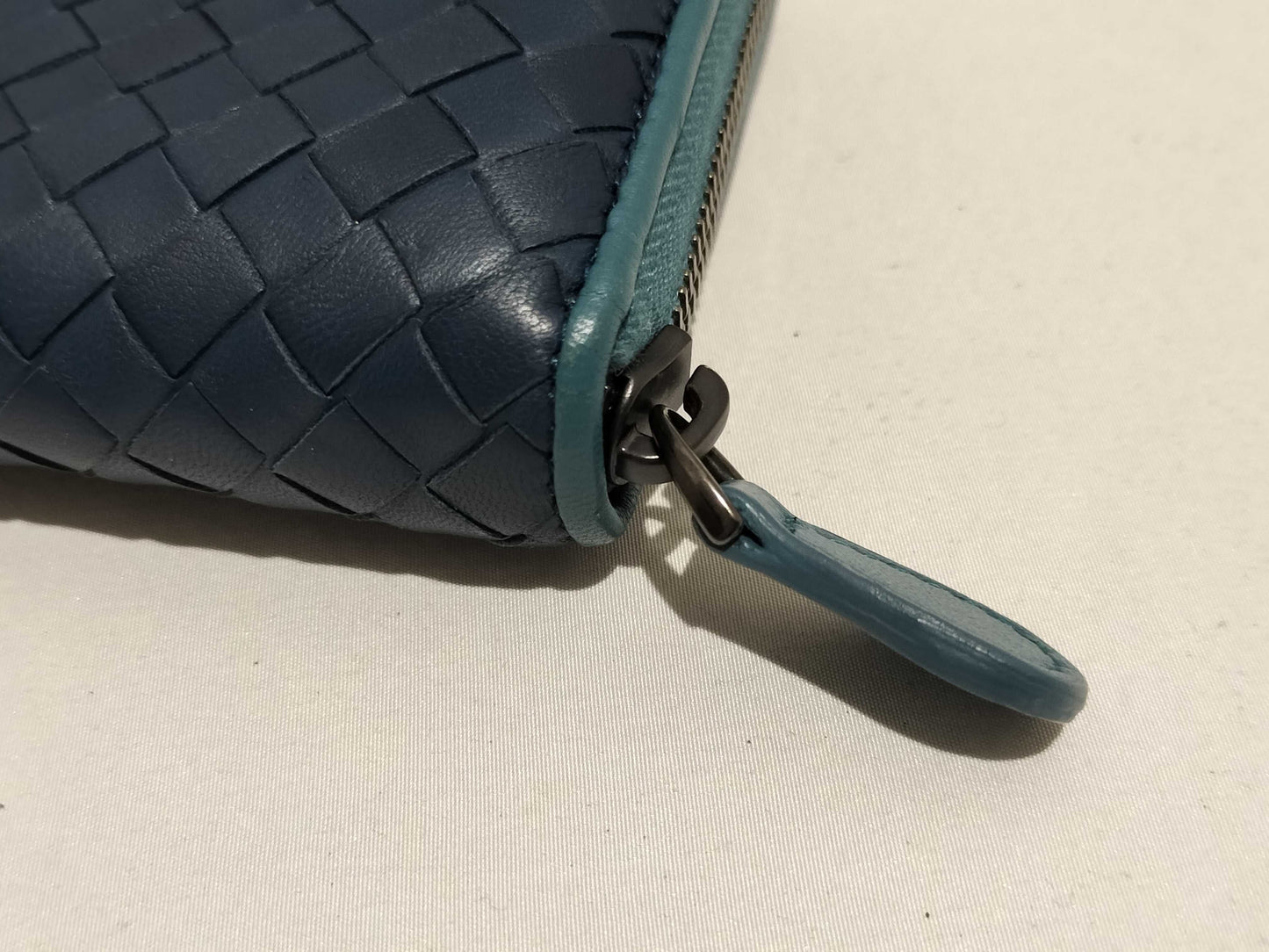BOTTEGA VENETA Intrecciato Round Zip Wallet