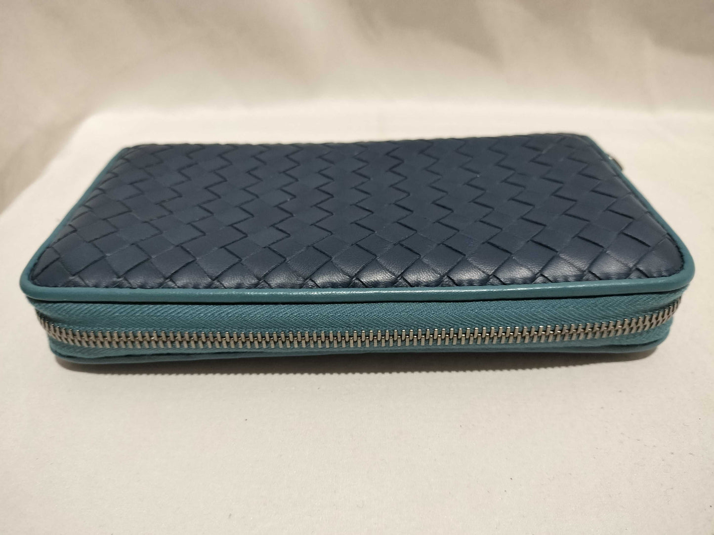 BOTTEGA VENETA Intrecciato Round Zip Wallet