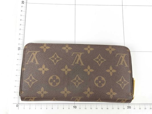 LOUIS VUITTON Monogram Zippy Wallet