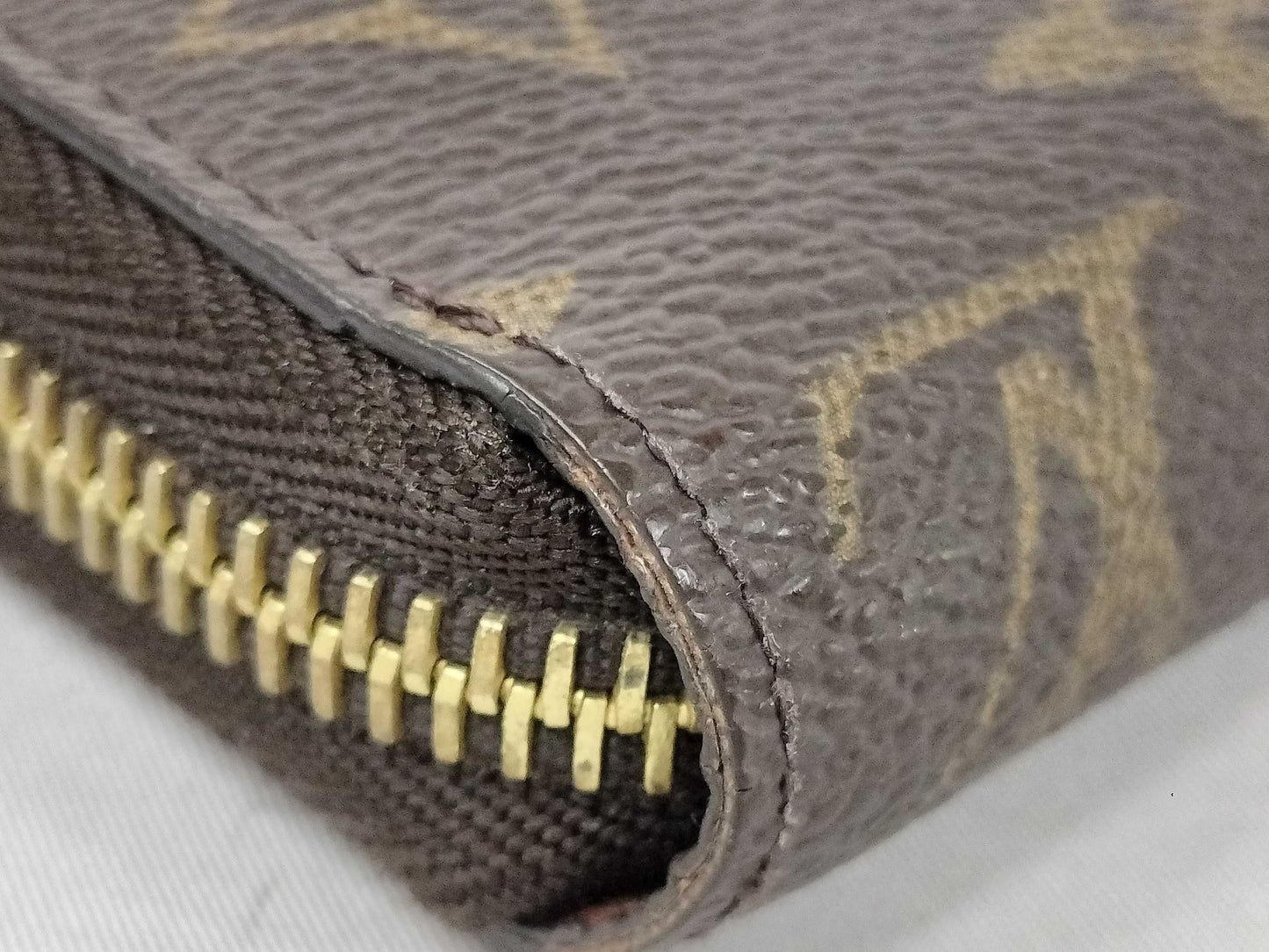 LOUIS VUITTON Monogram Zippy Wallet