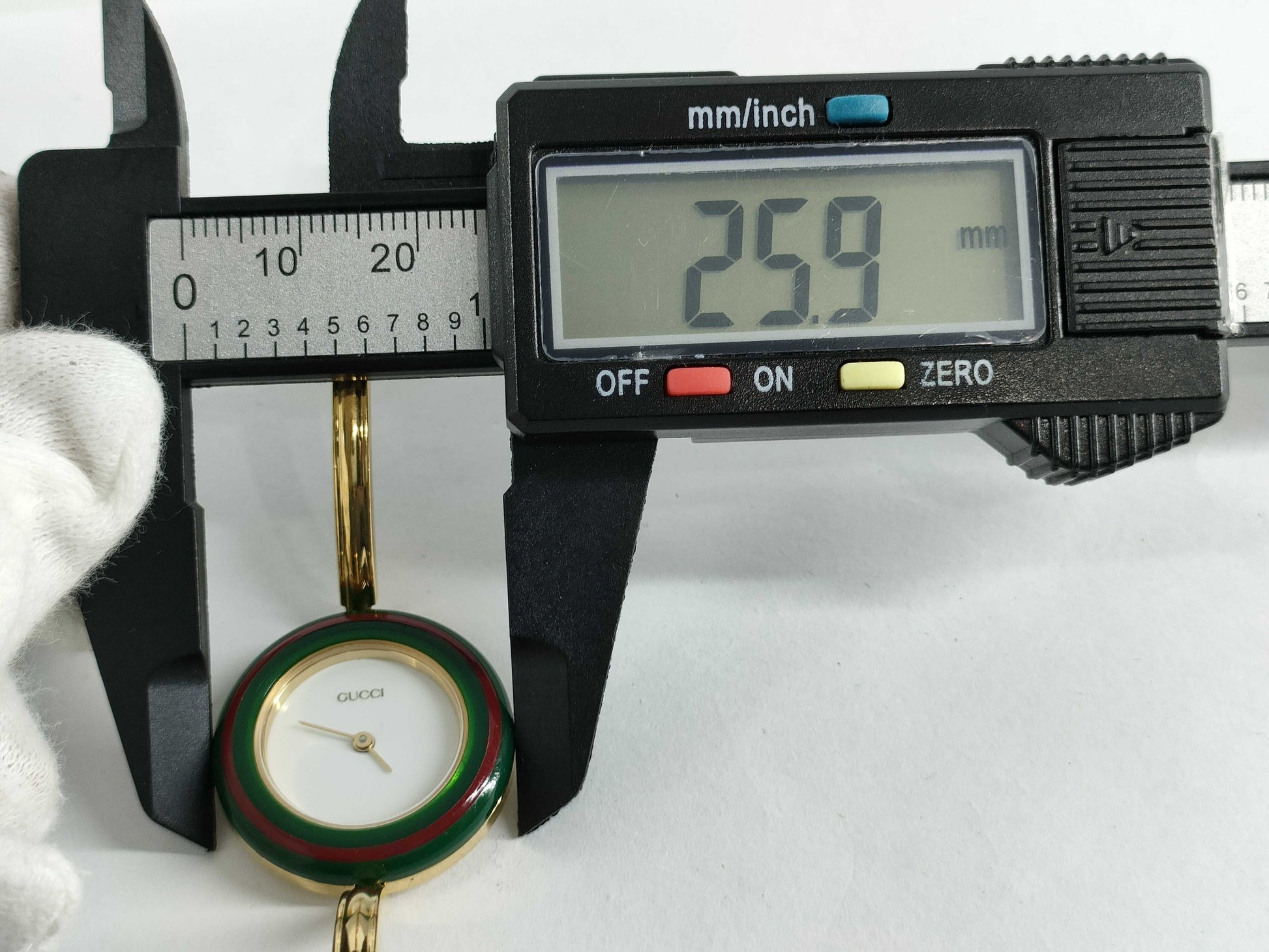 GUCCI 11/12.2 Quartz Unmoving Women's Watch