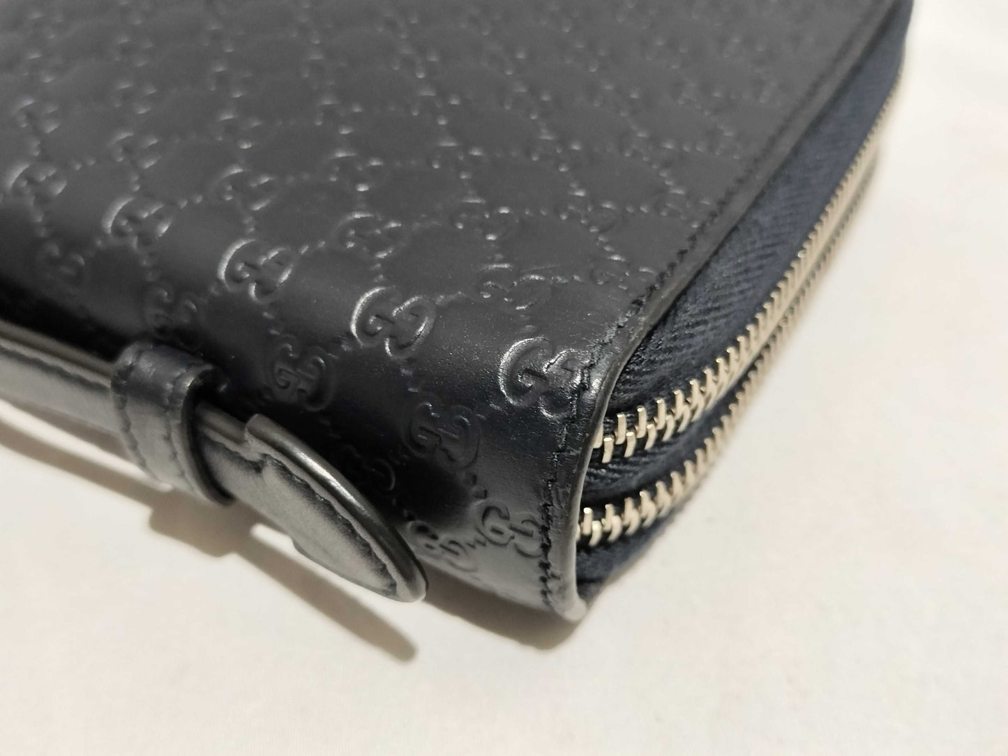 GUCCI Micro GG Shima Organizer Wallet