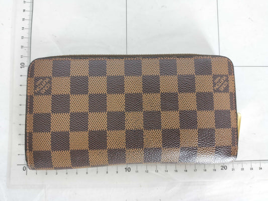 LOUIS VUITTON Damier Zippy Wallet N41661 Wallet