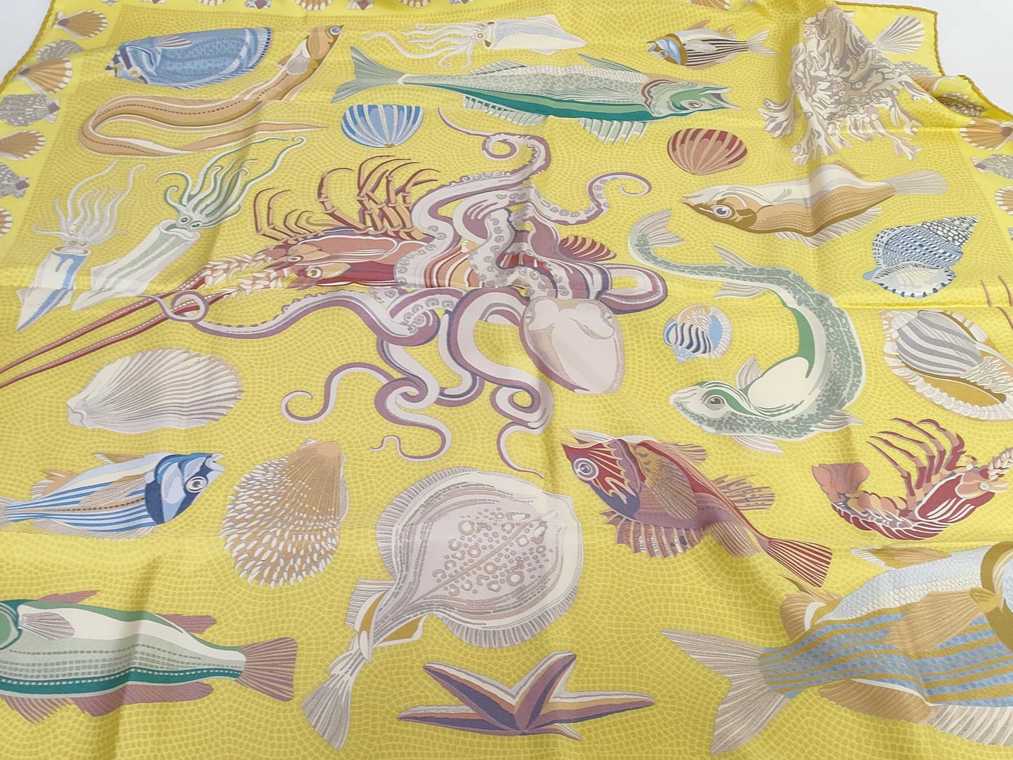 GUCCI Fish and Shell Scarf
