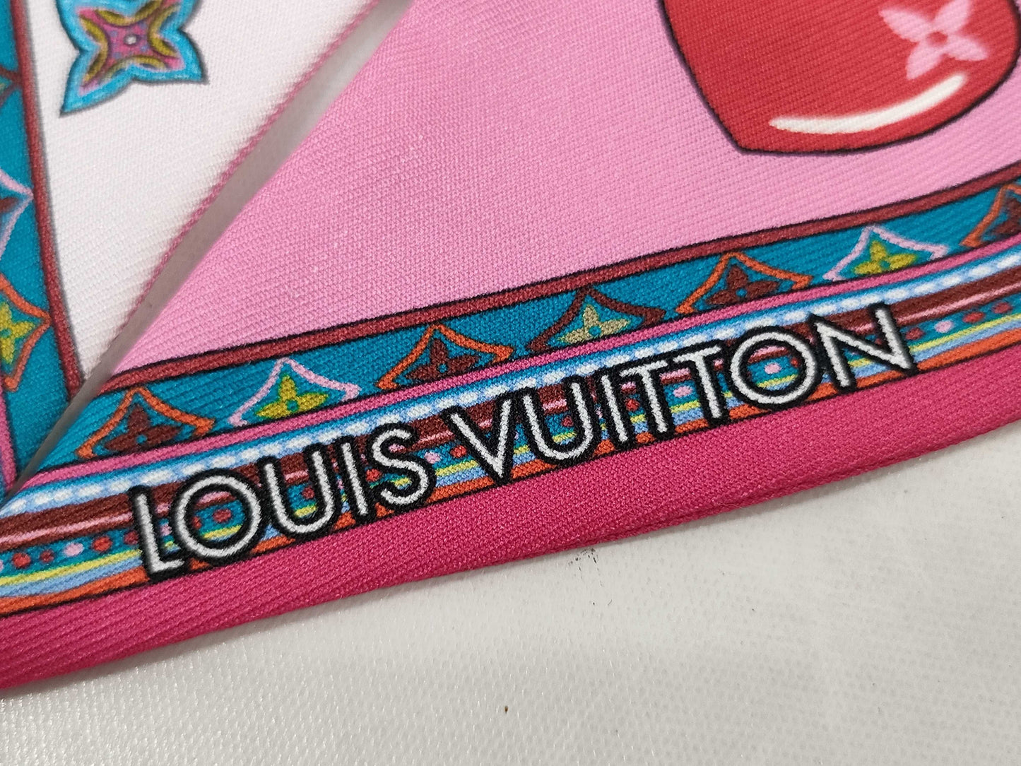 LOUIS VUITTON Twilly Scarf