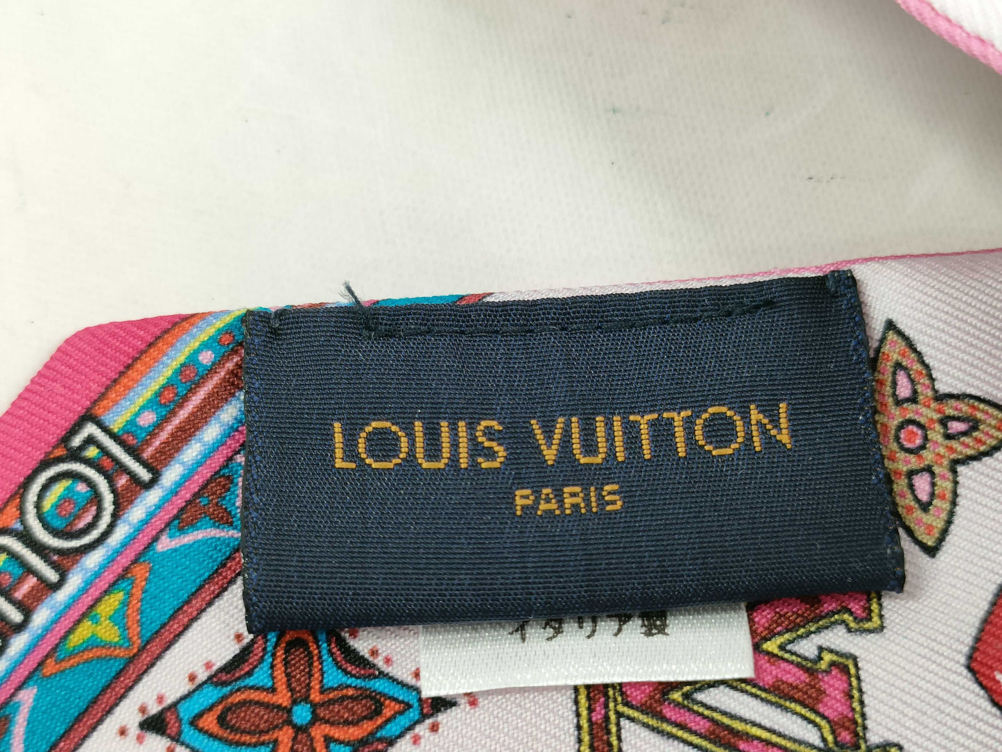 LOUIS VUITTON Twilly Scarf