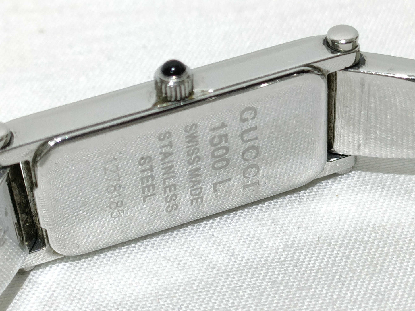 GUCCI GUCCI 1500L Women's Watch with Cracked Crystal, Not Working