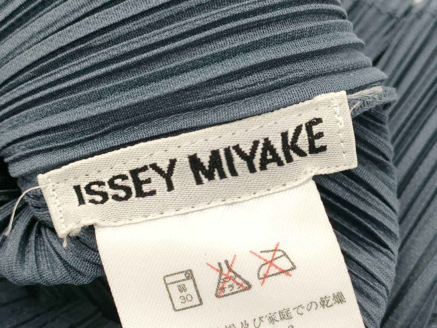 ISSEY MIYAKE Pleats Please Sleeveless Tank Top Gray Top