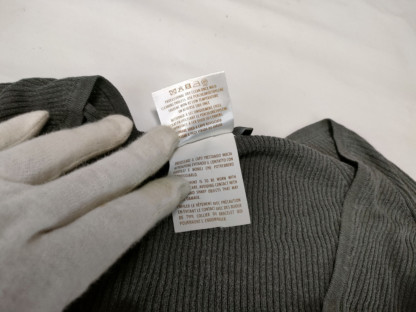 GUCCI Long Sleeve Metal Logo Silk Top