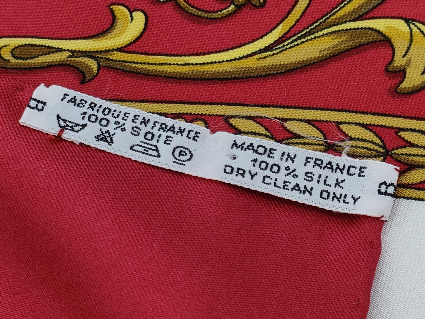 HERMES Carré Walk to Longchamp 90 Scarf with tags, in excellent condition