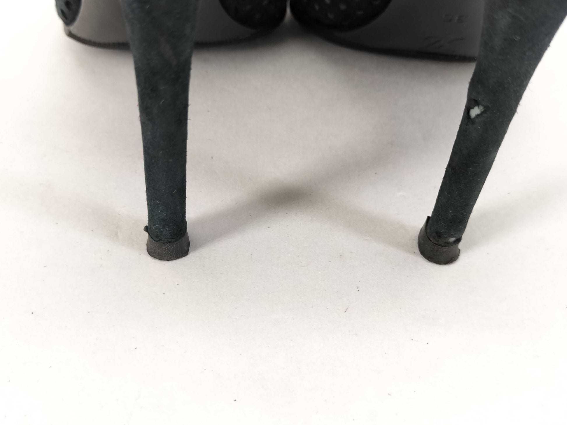 LOUIS VUITTON Suede Mesh Heel Pumps