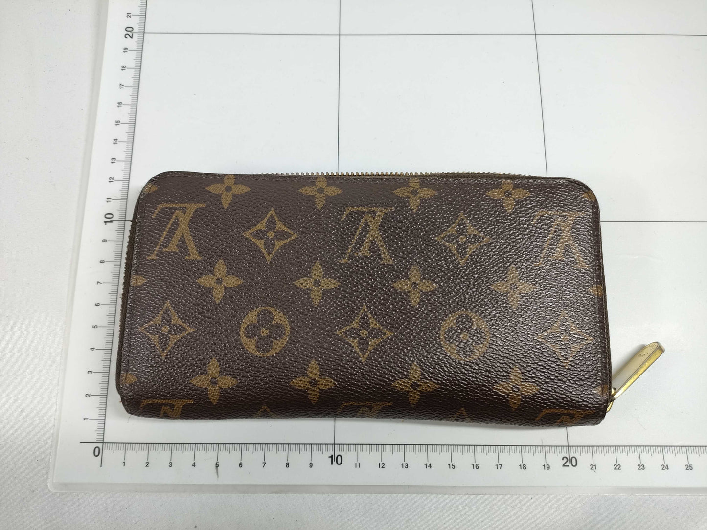 LOUIS VUITTON Monogram Zippy Wallet